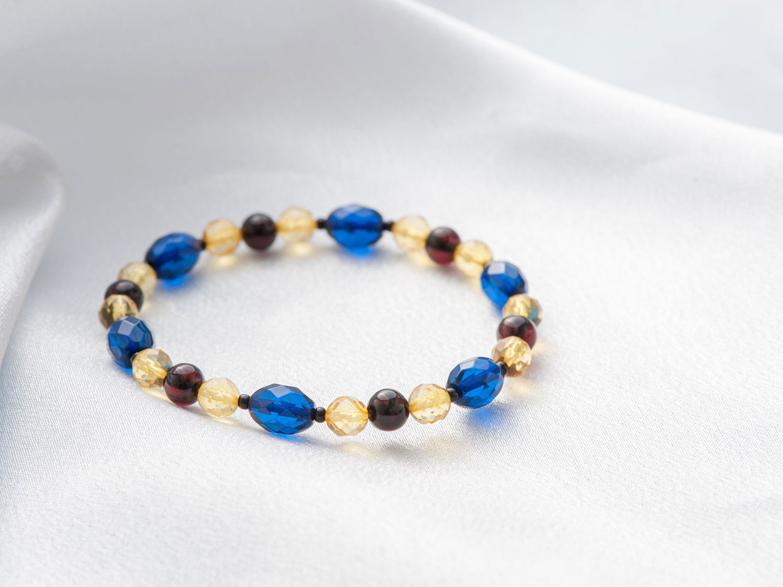 Natural Amber Beaded Bracelet made of faceted olive (1 of 5)