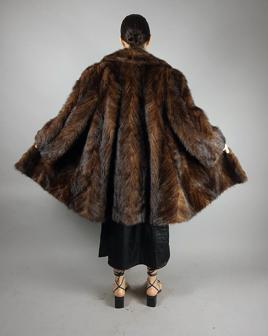 MINK FUR COAT: Title: MINK FUR COAT Dimensions: Aproximate size : SIZE XL : Length from collar:105cm; 41.34 in; Shoulder length: 45cm; 17.72in; Arm Length: 62cm; 24.41 in; Chest size ( pit to pit x2 ):130cm; 51.18 i