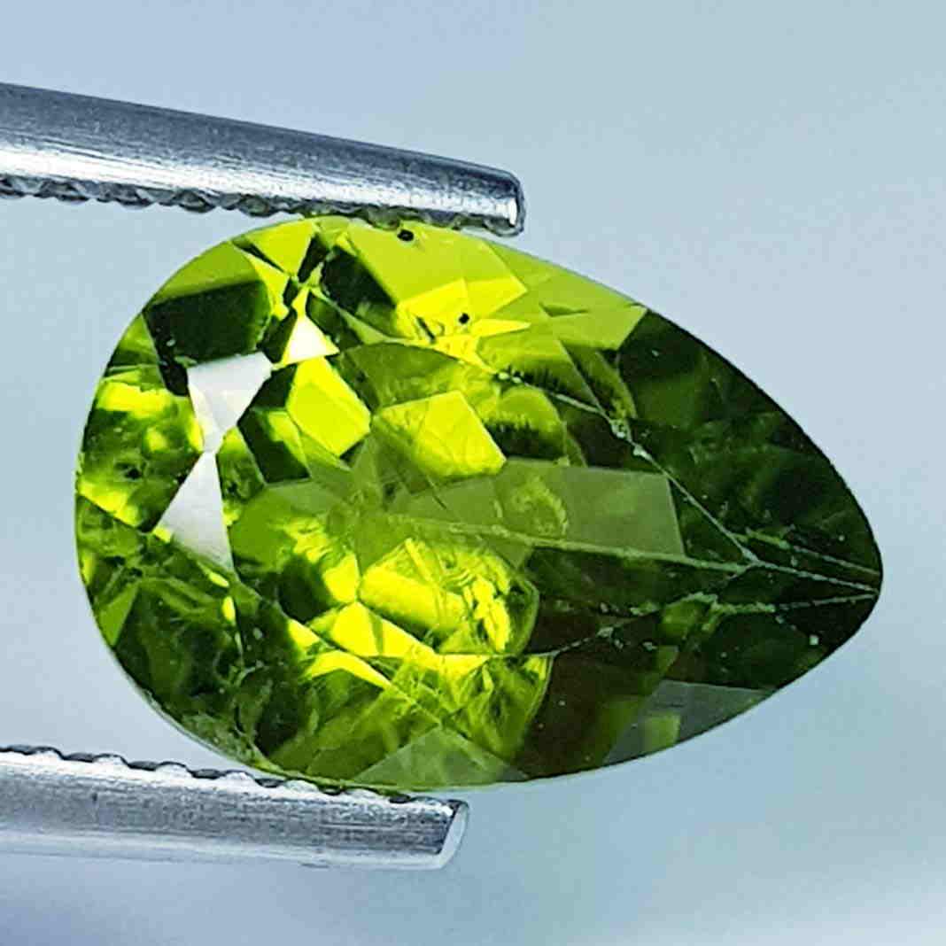3.23 Ct Natural Peridot Pear Cut: No Reserve! Title: 3.23 Ct Natural Peridot Pear Cut Color/Clarity: IF - VVS Carat Weight: 3.23 Size/Dimensions: 11.00 x 7.70 x 5.60 Additional Information: Pear / Pakistan Shipping: Domestic: Flat-ra