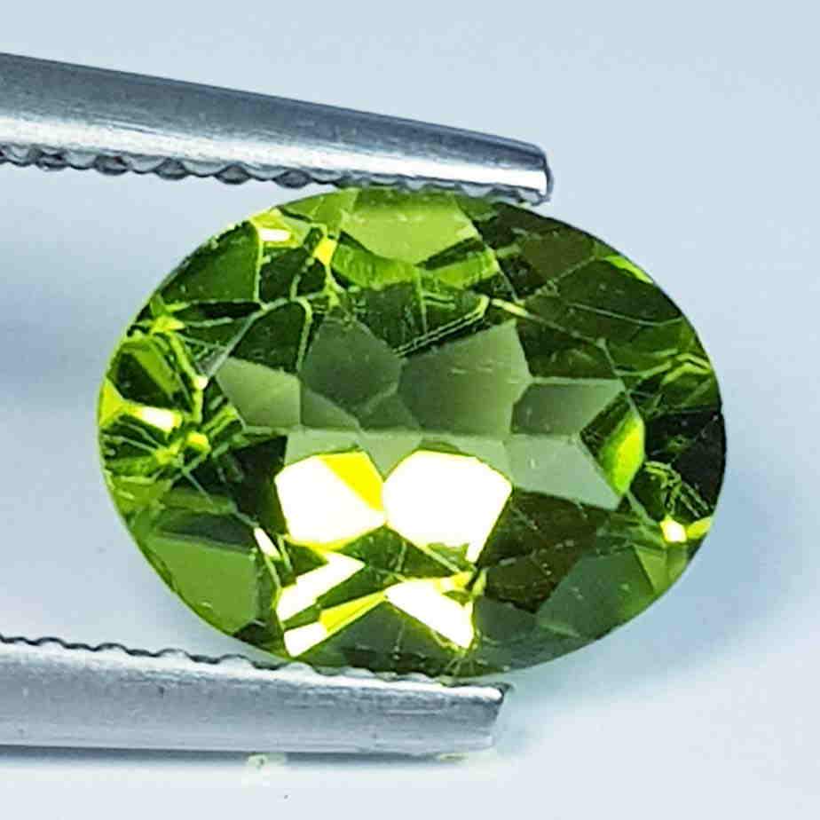 1.66 Ct Natural Peridot Oval Cut: No Reserve! Title: 1.66 Ct Natural Peridot Oval Cut Color/Clarity: IF - VVS Carat Weight: 1.66 Size/Dimensions: 9.00 x 7.00 x 4.00 Additional Information: Oval / Pakistan Shipping: Domestic: Flat-rat