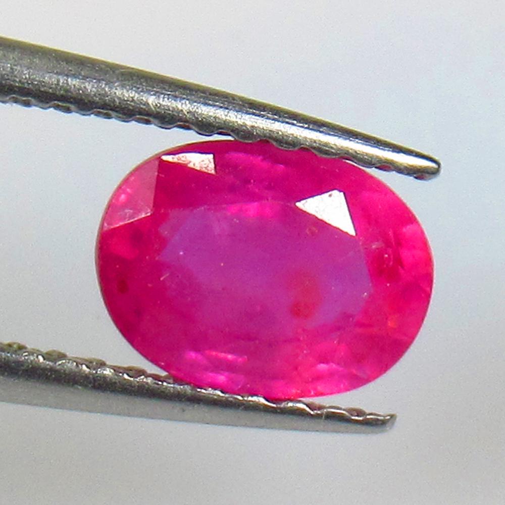 1.25 Ct Natural Mozambique Pinkish Red Ruby Oval Cut (1 of 4)