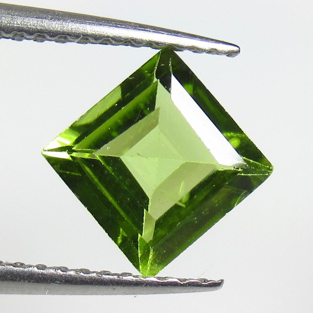 1.53 Ct Natural Pakistan Peridot Square Cut: No Reserve! Title: 1.53 Ct Natural Pakistan Peridot Square Cut Stone Clarity: VVS Gemstone: Natural Peridot Carat Weight: 1.53 Dimensions: 6.90 x 6.80 x 3.60 mm Additional Information: Top Class Luste