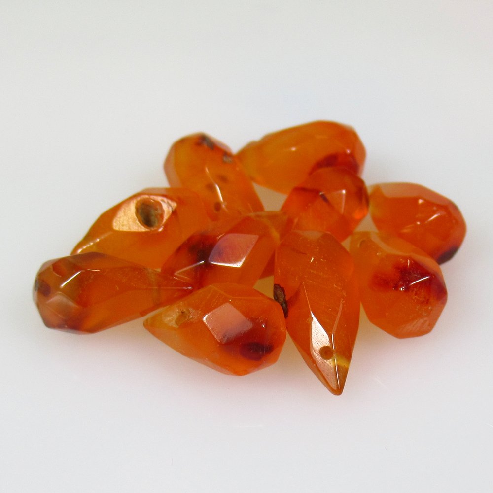 19.95 Ct Natural 10 Orange Carnelian Pear Beads: No Reserve! Title: 19.95 Ct Natural 10 Orange Carnelian Pear Beads Stone Clarity: Semi-Transparent Gemstone: Natural Carnelian Beads Carat Weight: 19.95 Dimensions: 10.5x5.7 to 12.6x5.8 mm / 10 PC's A