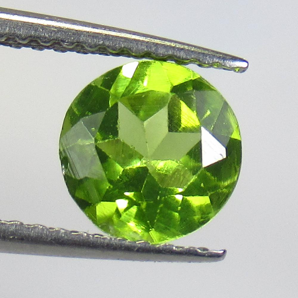1.13 Ct Natural Peridot Round Cut: No Reserve! Title: 1.13 Ct Natural Peridot Round Cut Stone Clarity: VVS Gemstone: Natural Peridot Carat Weight: 1.13 Dimensions: 6.80 x 6.80 x 3.80 mm Additional Information: Top Class Luster / Excell
