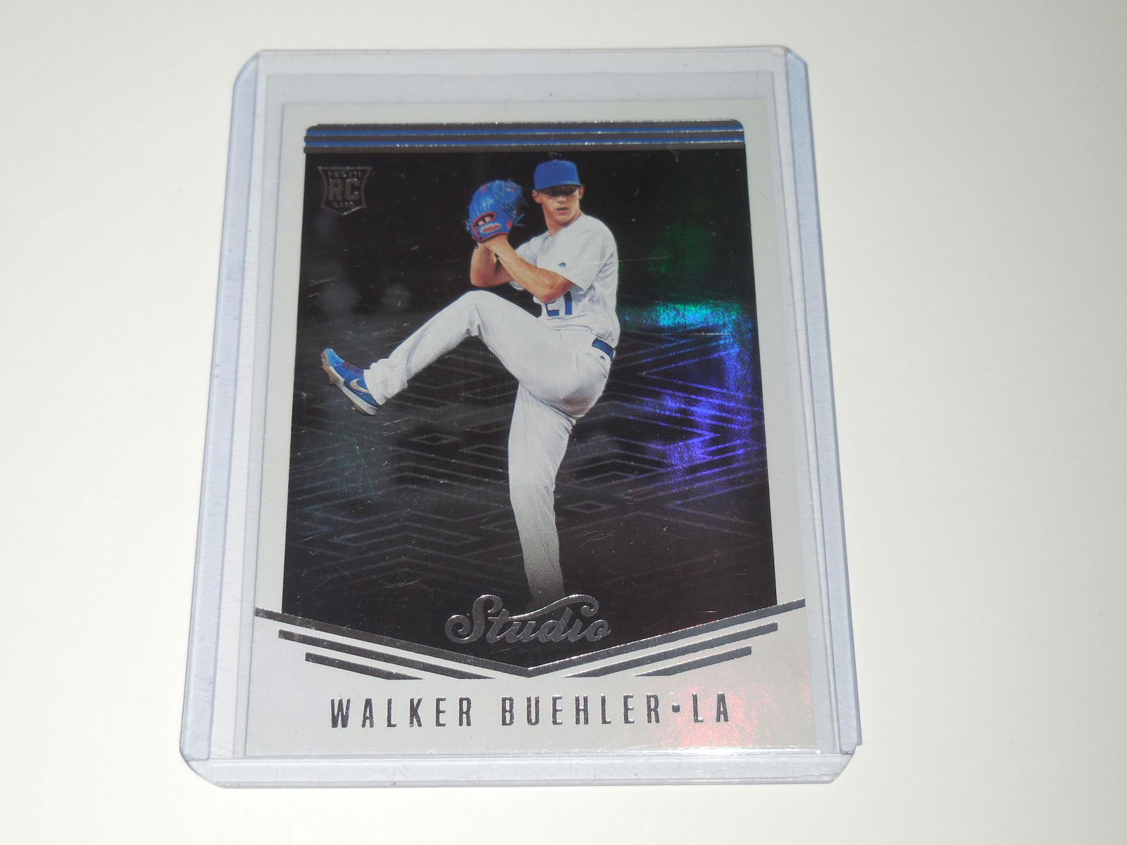 2018 PANINI STUDIO WALKER BUEHLER ROOKIE CARD HOLO (1 of 2)
