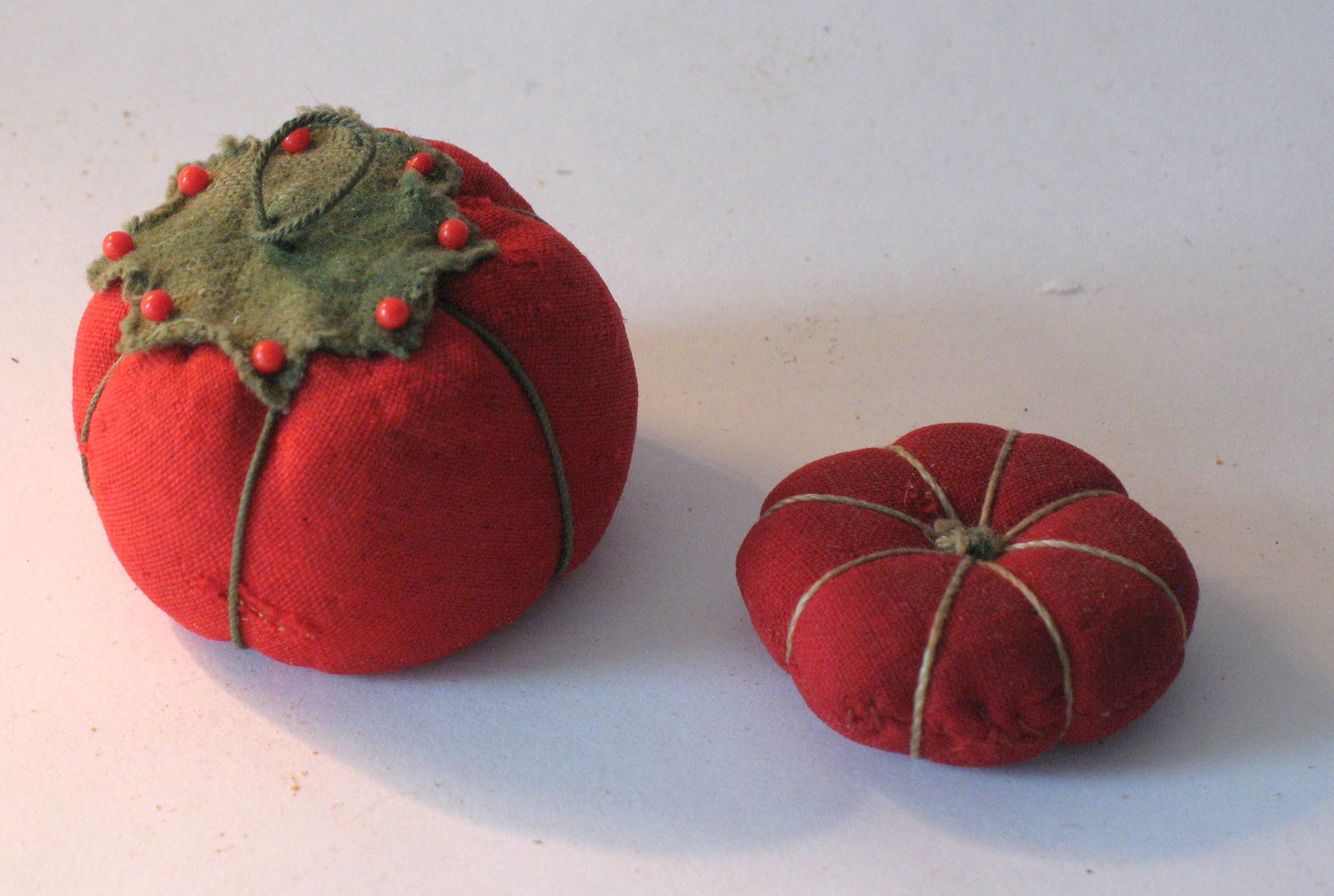 Two vintage tomato pincushions. (1 of 2)