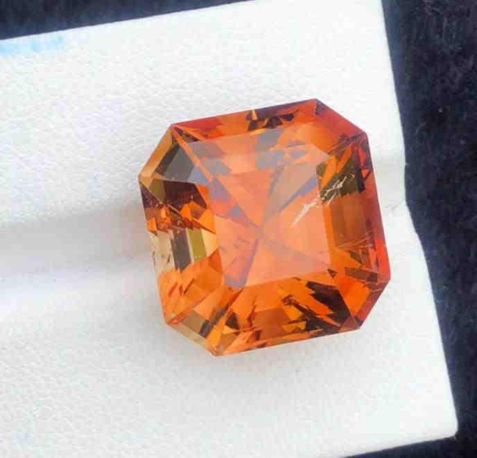 28 Carats Beautiful Topaz Assher Cut ~ 17x17x13 MM: Title: 28 Carats Beautiful Topaz Assher Cut ~ 17x17x13 MM Origin: Pakistan Gemstones: Topaz Carat Weights: 28 Carats Size/Dimensions: 17x17x13 MM Additional Information: Heated Reserve: $200.00 Shippi
