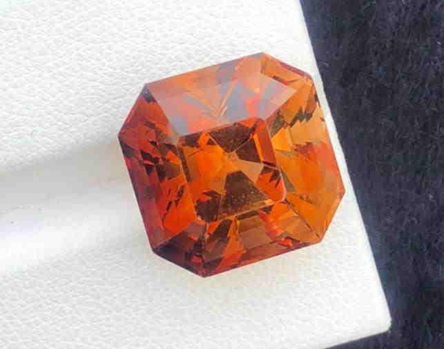 28 Carats Beautiful Topaz Assher Cut ~ 16x16x14 MM: Title: 28 Carats Beautiful Topaz Assher Cut ~ 16x16x14 MM Origin: Pakistan Gemstones: Topaz Carat Weights: 28 Carats Size/Dimensions: 16x16x14 MM Additional Information: Heated Reserve: $200.00 Shippi