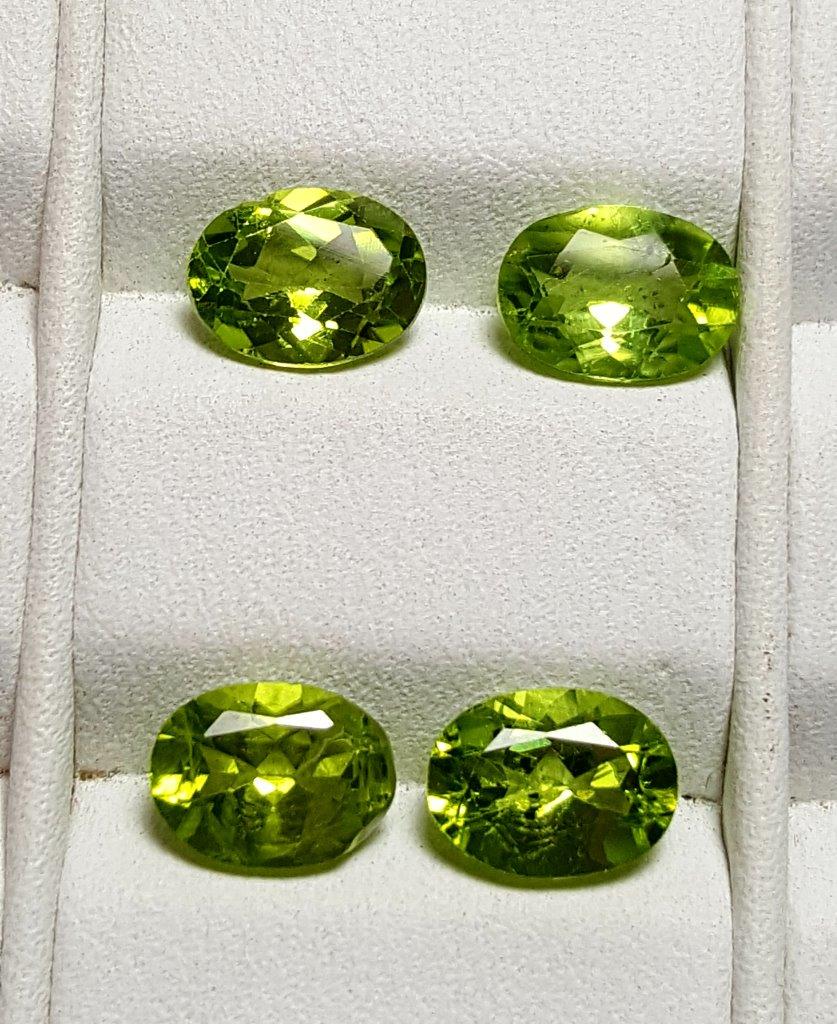 Beautiful Peridot Lot - 5 Carats: Title: Beautiful Peridot Lot - 5 Carats Origin: Afghanistan Additional Information: Beautiful Peridot Lot - 5 Carats Reserve: $9.00 Shipping: Domestic: Flat-rate of $15.00 to anywhere within the conti