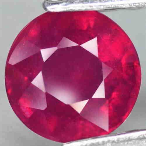2,20 cts Natural Round Blood Red Ruby (1 of 3)