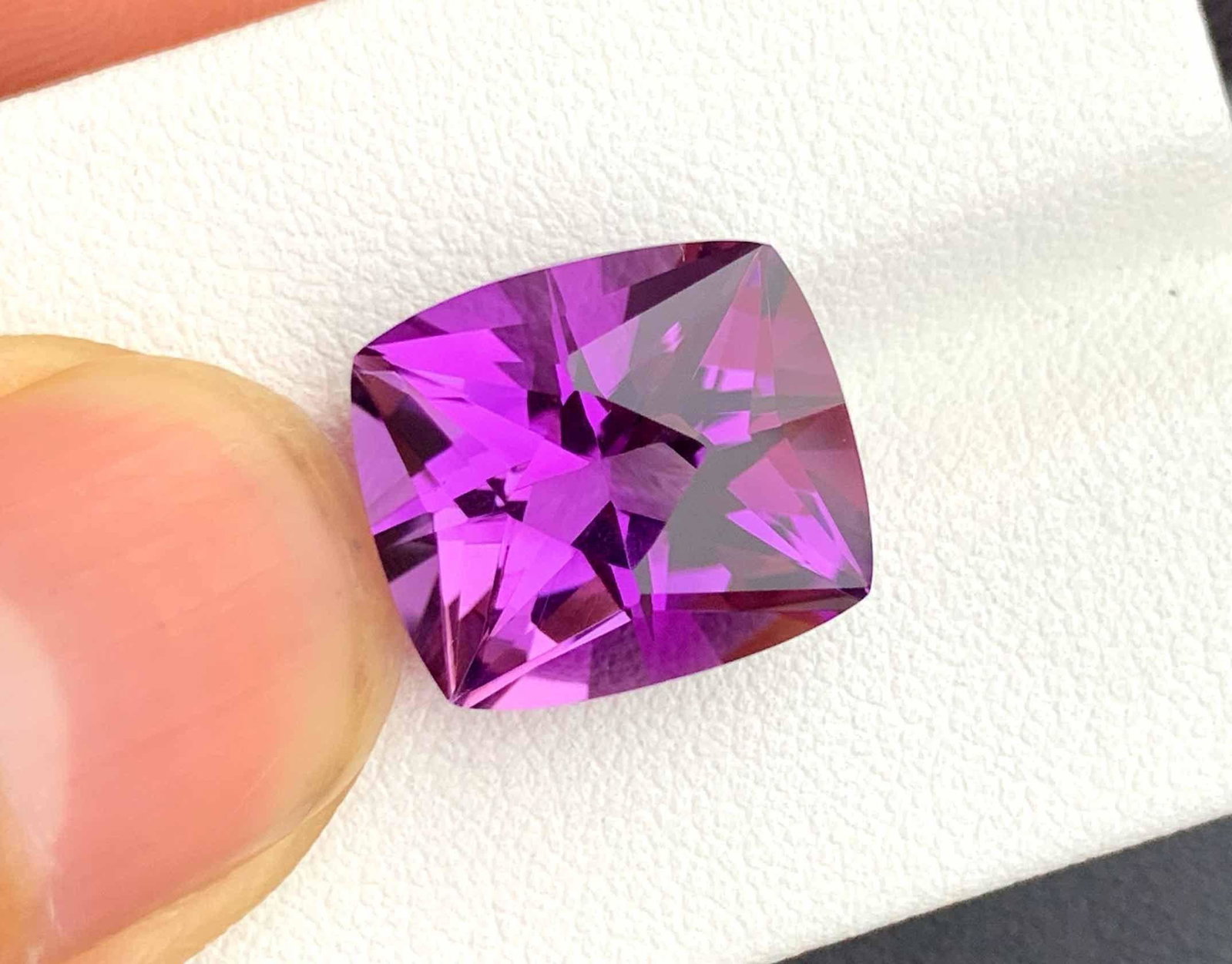 Fancy Cut Natural Amethyst Loose Gemstone - 9.85 carats: Materials: Gem type: Amethyst Carat weight: 9.85 Description Fancy Cut Natural Amethyst Loose Gemstone weight - 9.85 Carats Dimension - 14*13*10 mm Treatment : Natural DHL E COMMERCE or USPS SHIPPING 