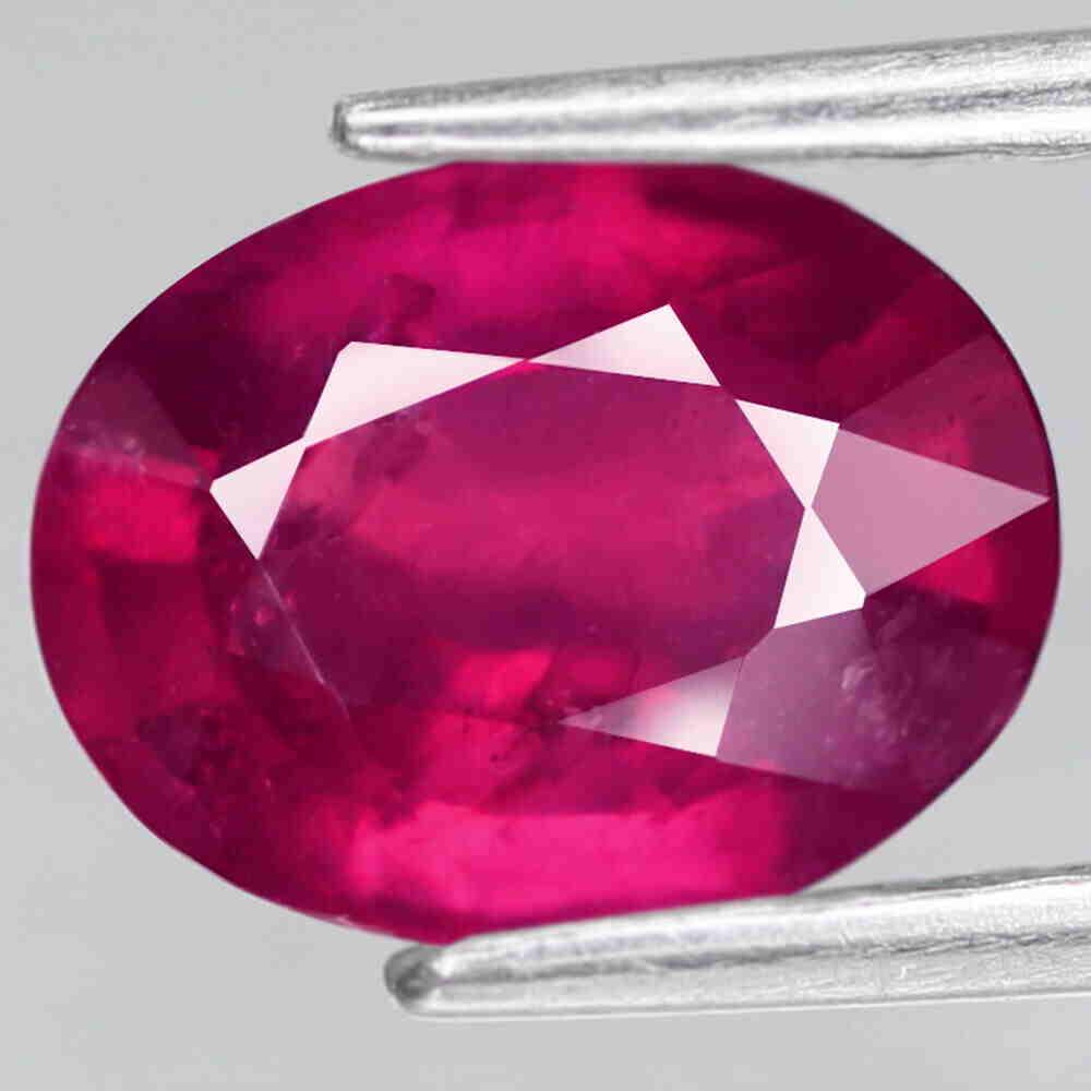2,32 cts Natural Oval Red Ruby (1 of 3)