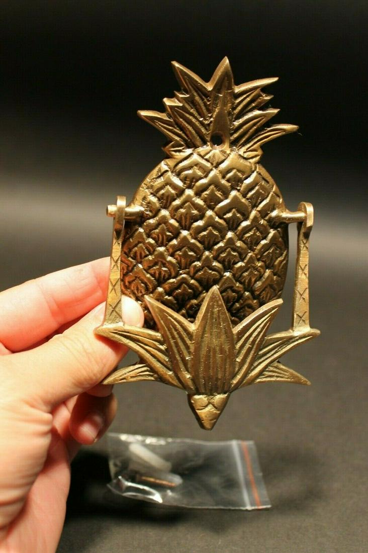 Brass Pineapple Door knocker (1 of 12)