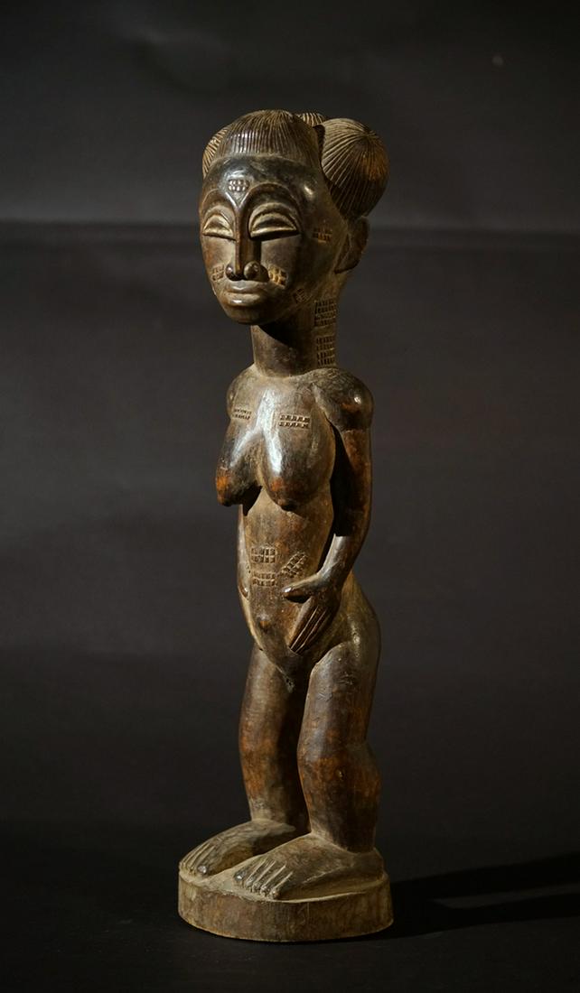 A female Baule sculpture (1 of 16)