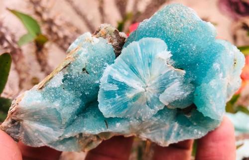 212 Grams Beautiful Aragonite Specimen (1 of 4)