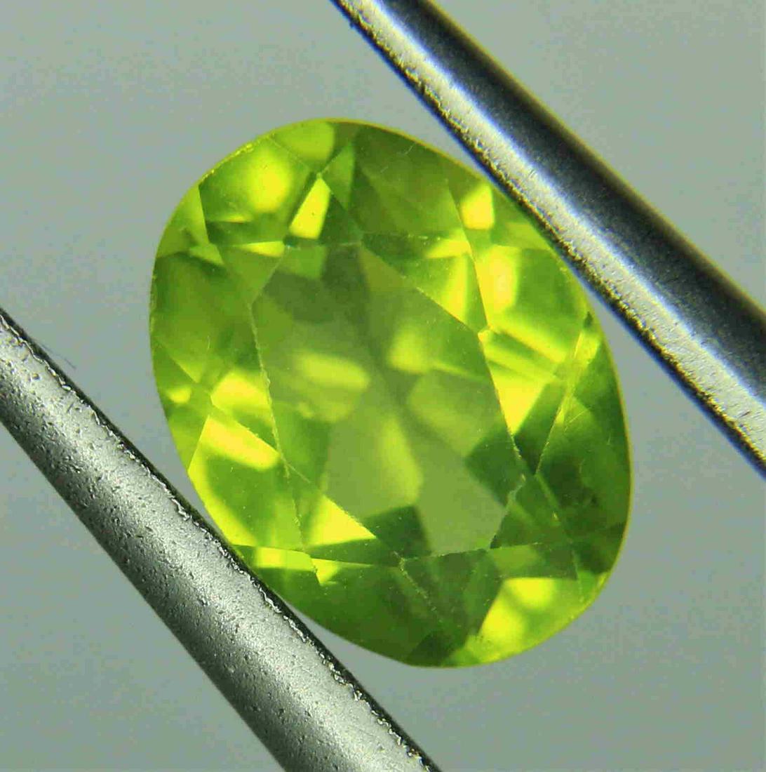 1.49ct Peridot': Title: 1.49ct Peridot' Dimensions: 8x6x4 Carat Weight: 1.49 ct Cut/Shape: Oval Additional Information: Reserve: $12.00 Shipping: Domestic: Flat-rate of $10.00 to anywhere within the contiguous U