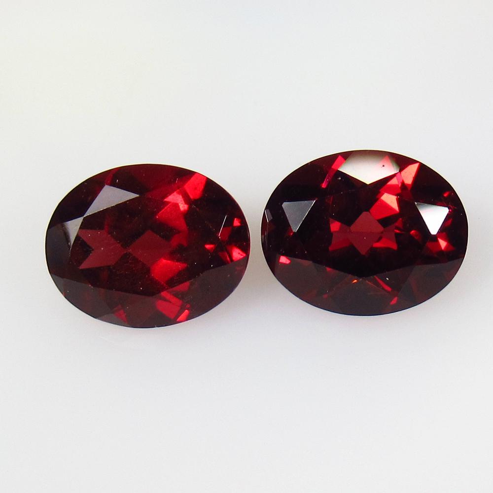 6.50 Ctw Natural Rhodolite Garnet Oval Pair: No Reserve! Title: 6.50 Ctw Natural Rhodolite Garnet Oval Pair Stone Clarity: VVS Gemstones: Rhodolite Garnet Carat Weights: 6.5 Size/Dimensions: 10.10 x 8.10 x 5.20 mm / 2 PC's Additional Information