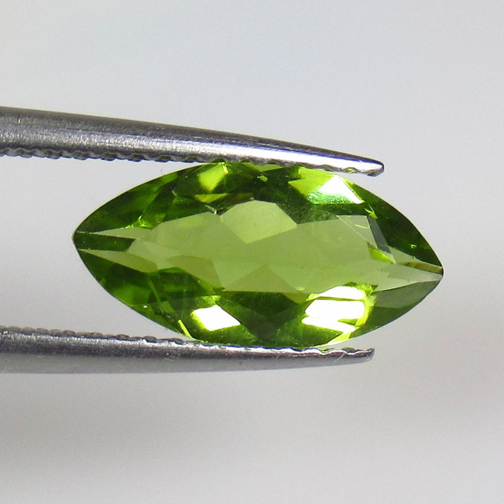 1.85 Ctw Natural Pakistan Peridot Marquise Cut: No Reserve! Title: 1.85 Ctw Natural Pakistan Peridot Marquise Cut Stone Clarity: VVS Gemstones: Peridot Carat Weights: 1.85 Size/Dimensions: 12.00 x 6.00 x 3.80 mm Additional Information: Top Class Lu