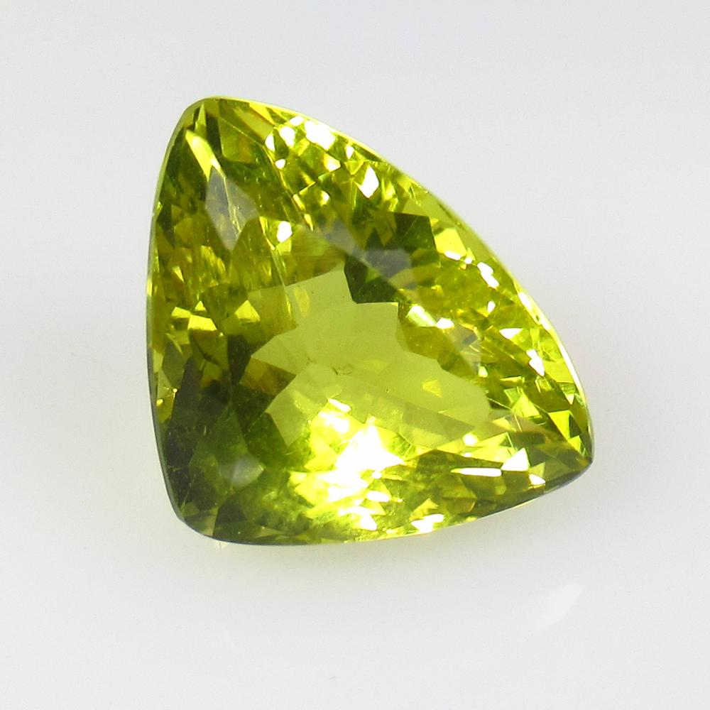 10.70 Ctw Natural Lemon Quartz Trillion Cut: No Reserve! Title: 10.70 Ctw Natural Lemon Quartz Trillion Cut Stone Clarity: VVS Gemstones: Lemon Quartz Carat Weights: 10.7 Size/Dimensions: 16.50 x 12.70 x 10.20 mm Additional Information: Good Lus