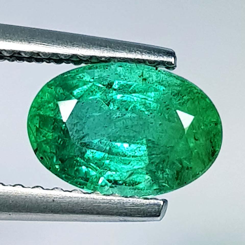 Natural Emerald Oval Cut 1.65 ct (1 of 5)