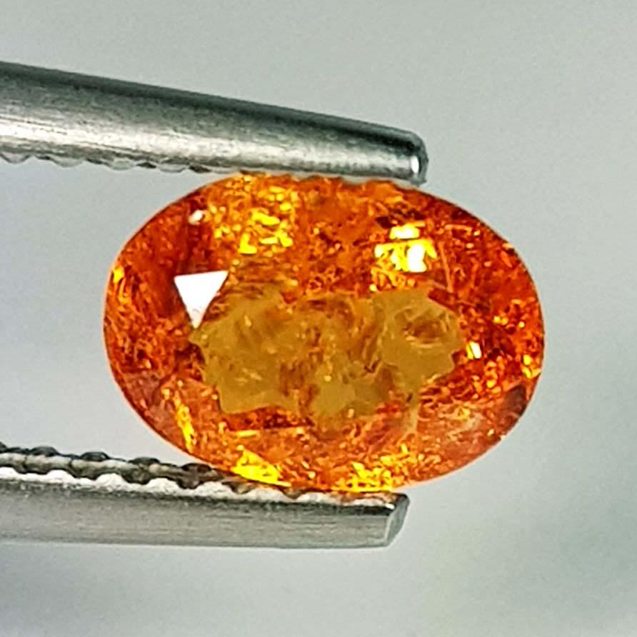 Natural Spessartite Garnet Oval Cut - 1.10 ct: No Reserve! Title: Natural Spessartite Garnet Oval Cut - 1.10 ct Color/Clarity: SI Gemstones: Loosegemstone Carat Weights: 1.1 Size/Dimensions: 7.20 x 5.30 x 3.20 Additional Information: Oval - Madaga