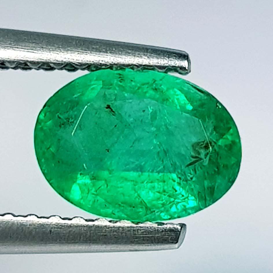 Natural Emerald Oval Cut 1.01 ct (1 of 5)