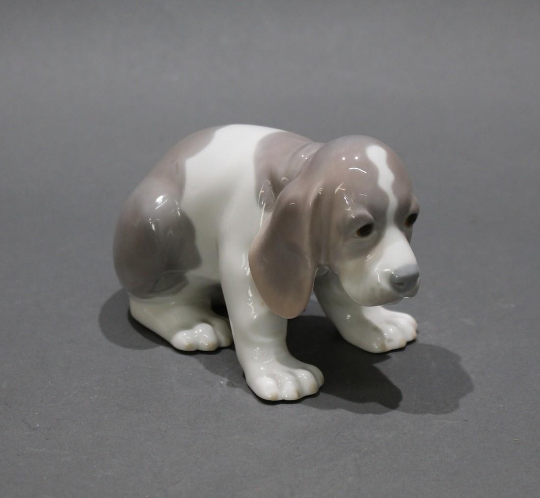Lladro Gentle Surprise Dog with Butterfly 6210 (1 of 3)