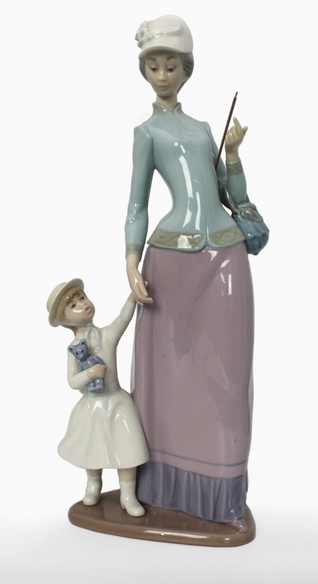 Large Lladro Lady & Child Figurine (1 of 4)