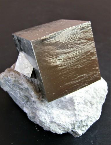 538 Grams-TOP-MUSEUM BIG PYRITE CUBE (4 cm) IN (1 of 10)
