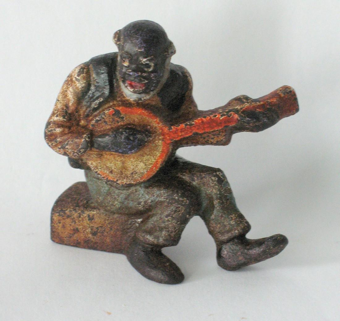 Vintage cast iron banjo player paper weight. (1 of 3)