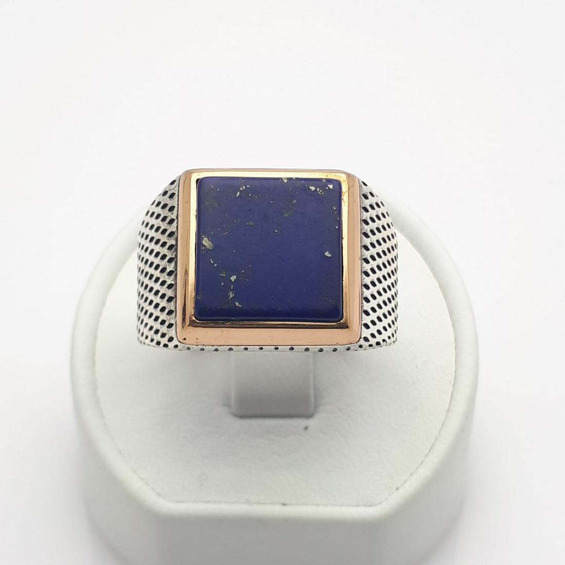 925 Sterling Silver - Ring: Ring Gender : Men Material : 925 Sterling Silver Synthetic Stone Weight : 9,8 gr Condition : NEW / Unused Size : US:11½ , EU:65.9 , UK:W , D:21 mm Free resizing on demand