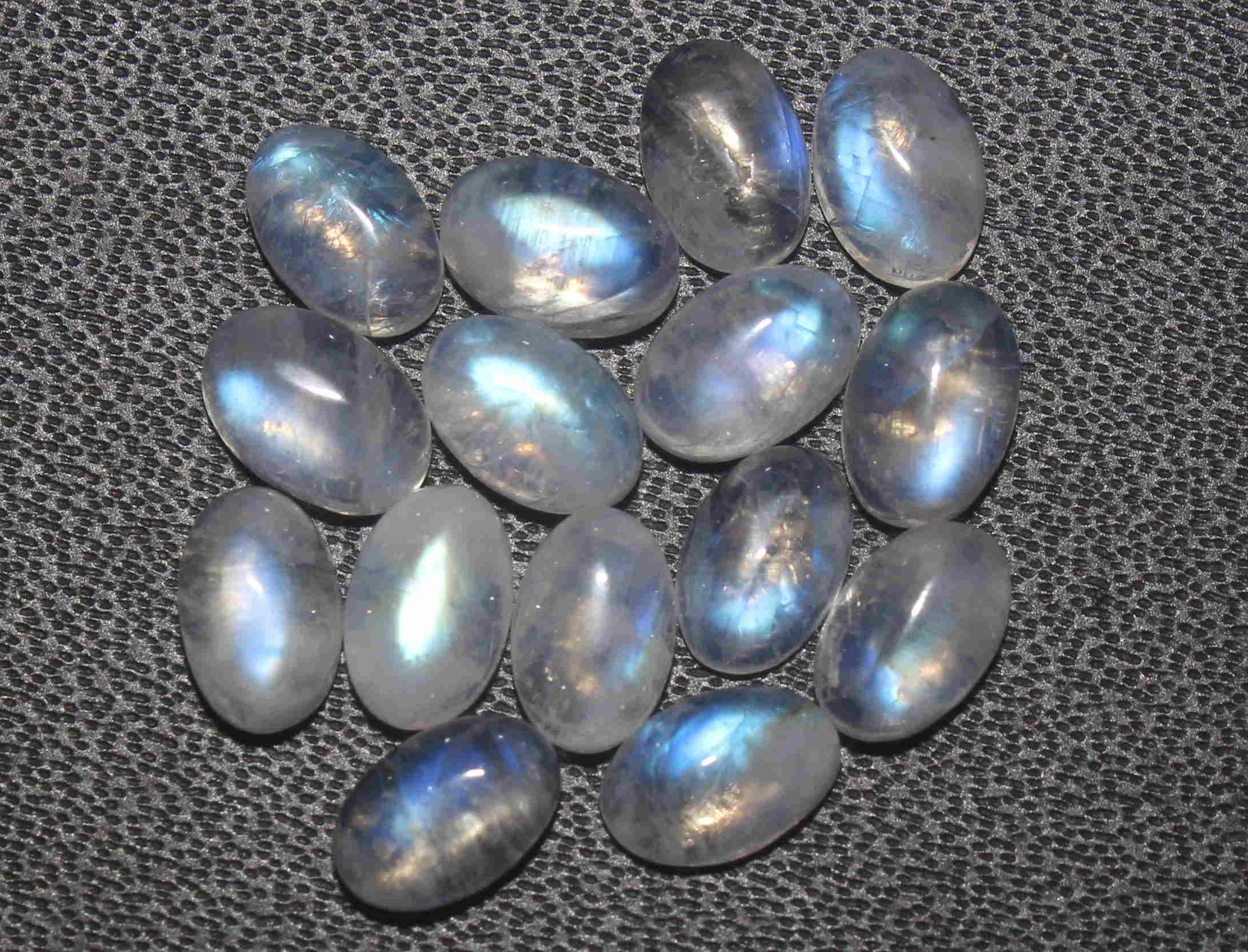 9.32 cts Natural Rainbow Moonstone Lot (1 of 2)