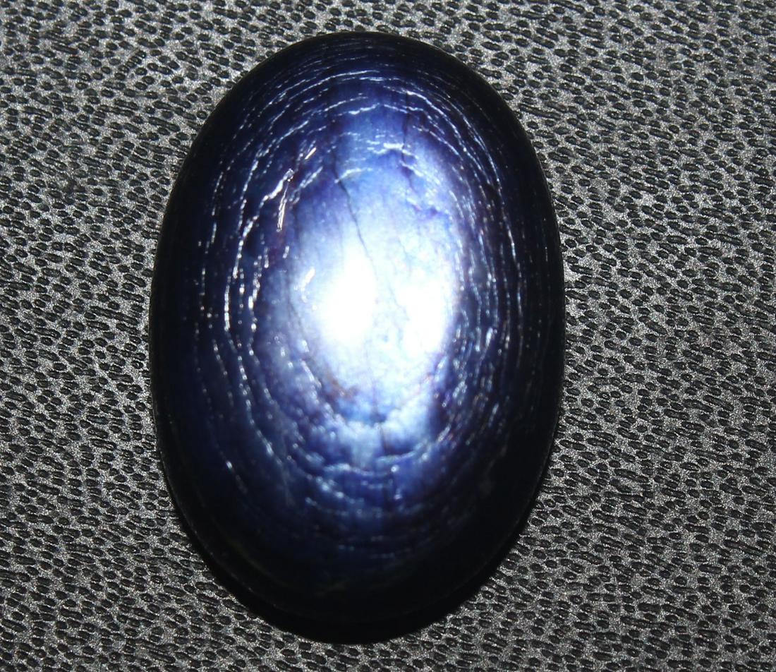 10.17 cts Natural Moonstone: No Reserve! Title: 10.17 cts Natural Moonstone Additional Information: Gemstone : Natural Moonstone Shape : Oval cabochan Weight : 10.17 Carats Measurements : 18.03x12.60x5.85 mm Color : Purple Transp