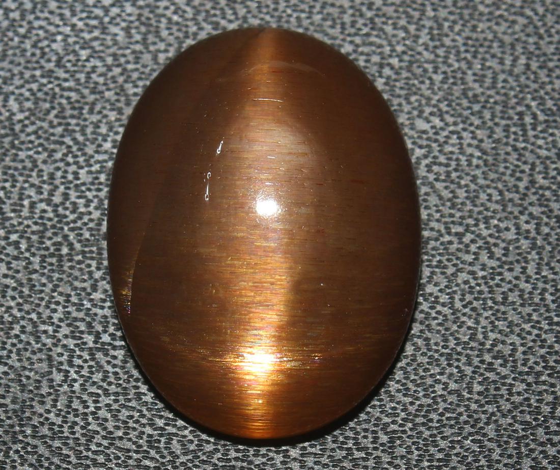 17.78 cts Natural Moonstone: No Reserve! Title: 17.78 cts Natural Moonstone Additional Information: Gemstone : Natural Moonstone Shape : Oval cabochan Weight : 17.78 Carats Measurements : 20.44x15.46x7.25 mm Color : Light brown T