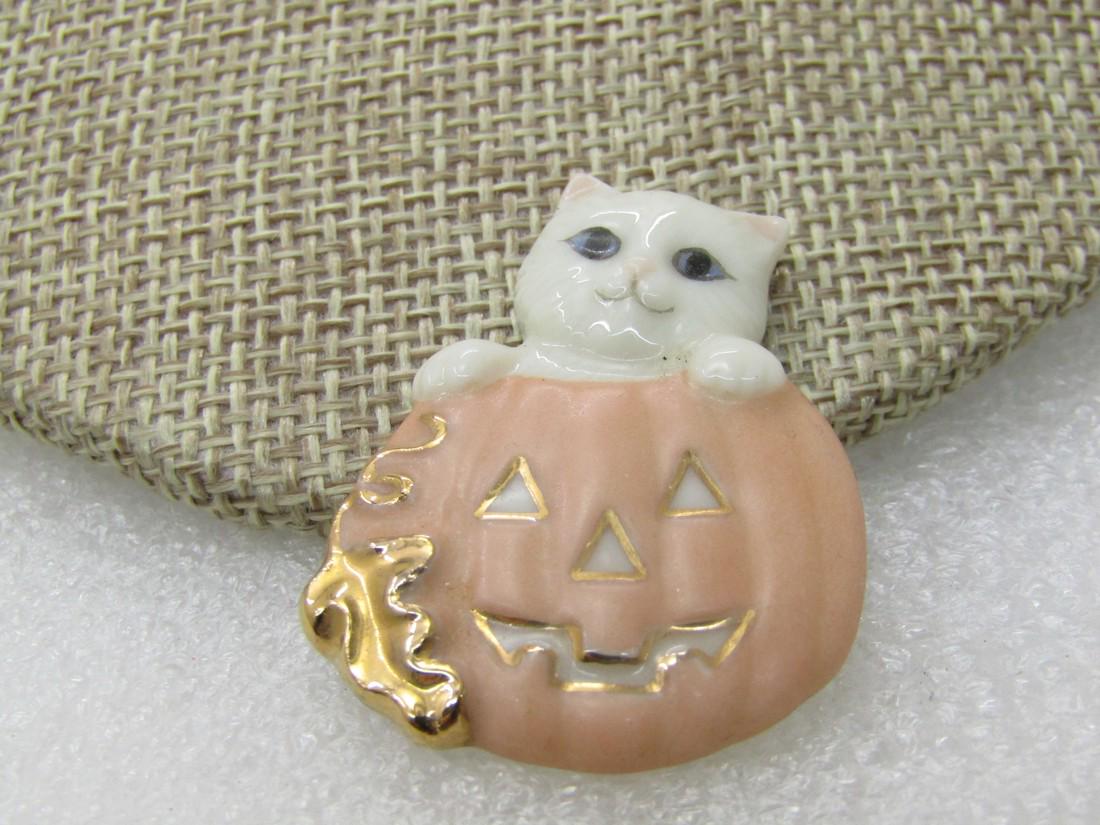 Vintage Porcelain Halloween Cat signed Lenox, 1.5" (1 of 6)