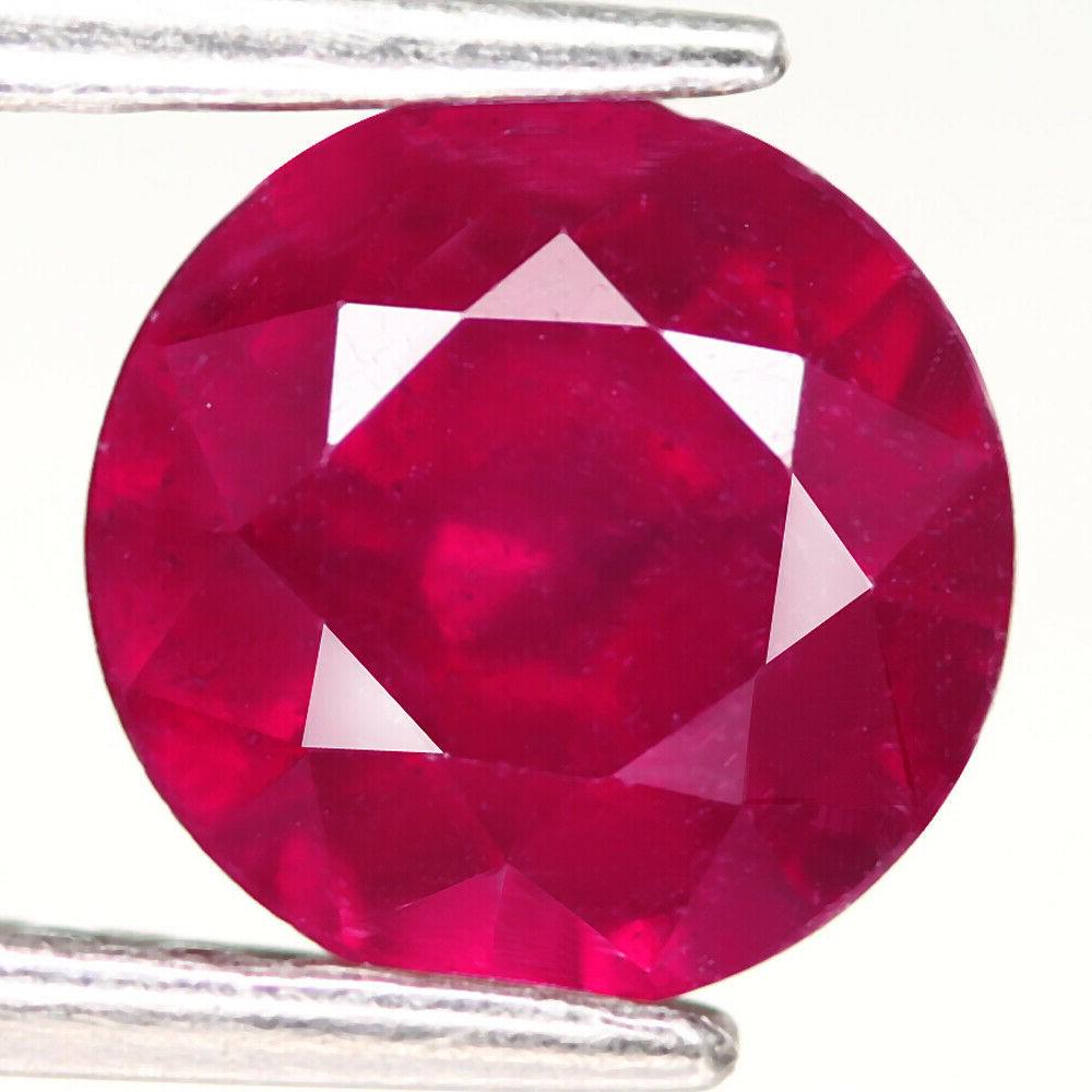 1,74 cts Natural Round Blood Red Ruby (1 of 3)