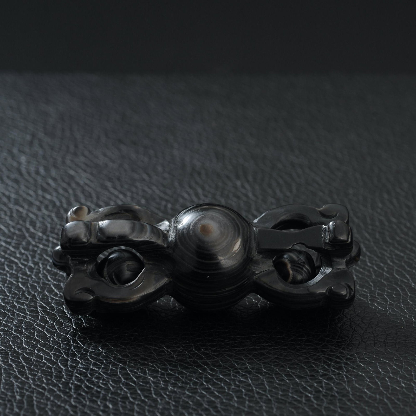 Tibetan agate vajra implement (1 of 8)