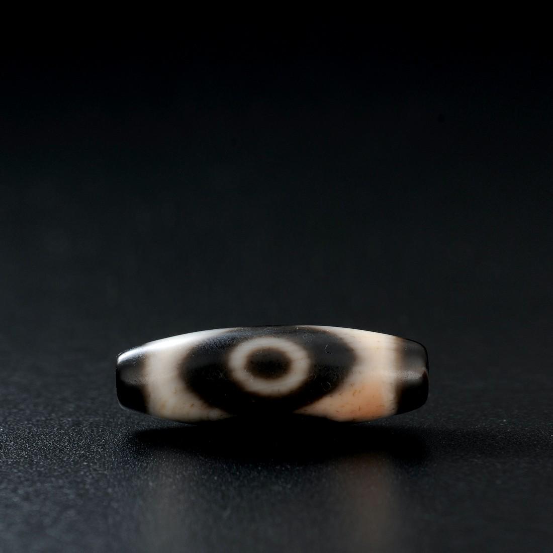 Tibet Three Eyes Dzi-beads (1 of 8)