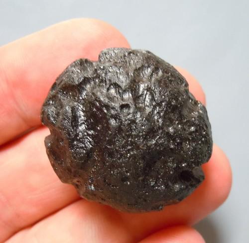 PHILIPPINITE TEKTITE - FROM METEORITE IMPACT: Title: PHILIPPINITE TEKTITE - FROM METEORITE IMPACT Origin: Paracale, Camarines Norte, Luzon, Philippines Size: 3x2.5x2 cm / 22 gram flattened sphaerical rizalite/philippinite tektite with excellent s