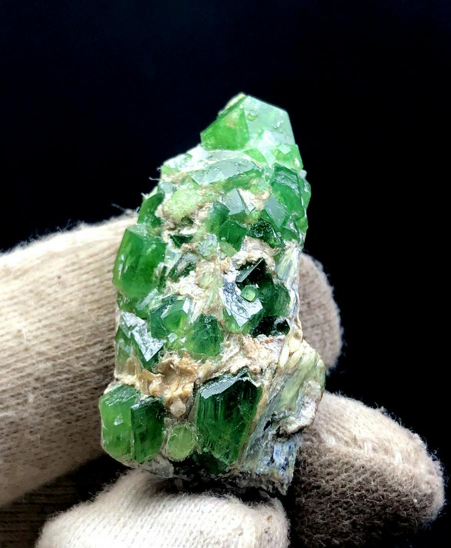 Garnet Crystal , Terminated And Undamaged Green Color (1 of 8)