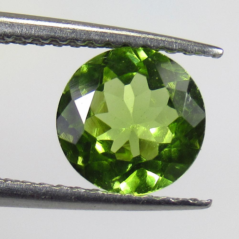 1.30 Ctw Natural Pakistan Peridot Round Cut: No Reserve! Title: 1.30 Ctw Natural Pakistan Peridot Round Cut Stone Clarity: VVS Gemstone: Peridot Carat Weight: 1.30 Dimesnions: 7.10 x 7.10 x 3.90 mm Additional Information: Top Class Luster / Exce