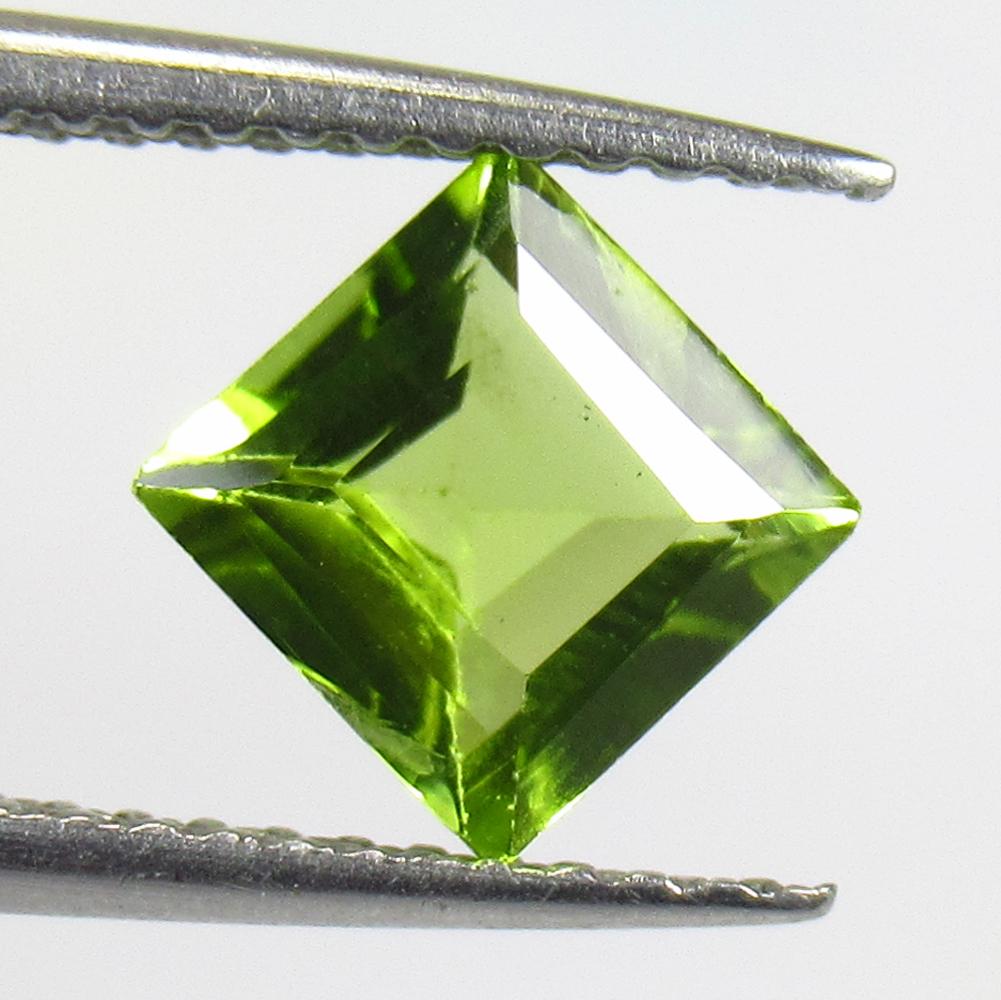 1.27 Ctw Natural Pakistan Peridot Square Cut: No Reserve! Title: 1.27 Ctw Natural Pakistan Peridot Square Cut Stone Clarity: VVS Gemstone: Peridot Carat Weight: 1.27 Dimesnions: 6.00 x 6.00 x 3.70 mm Additional Information: Top Class Luster / Exc