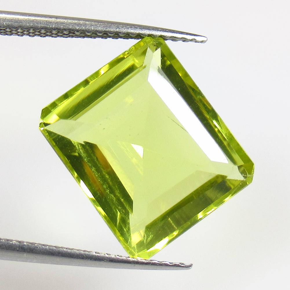 9.15 Ctw Natural Lemon Quartz Octagon Cut: No Reserve! Title: 9.15 Ctw Natural Lemon Quartz Octagon Cut Stone Clarity: VVS Gemstone: Lemon Quartz Carat Weight: 9.15 Dimesnions: 13.90 x 11.90 x 7.30 mm Additional Information: Good Luster / Top 