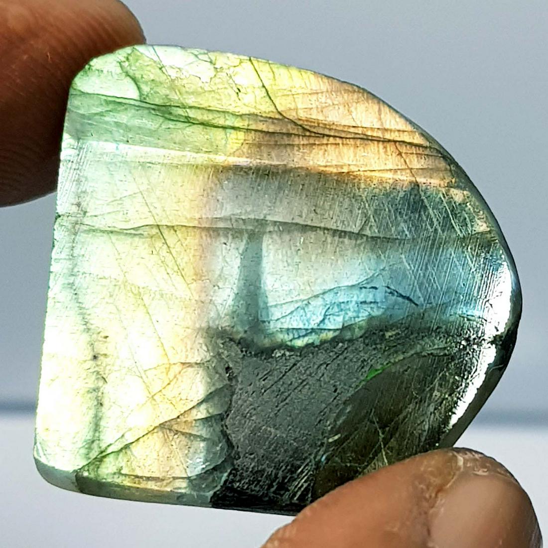 40.68 Ct Natural Labradorite Slice: No Reserve! Title: 40.68 Ct Natural Labradorite Slice Stone Color/Clarity: Opaque Carat Weight: 40.68 Dimensions: 25.80 x 25.25 x 5.70 Additional Information: Fancy - USA Shipping: Domestic: Flat-