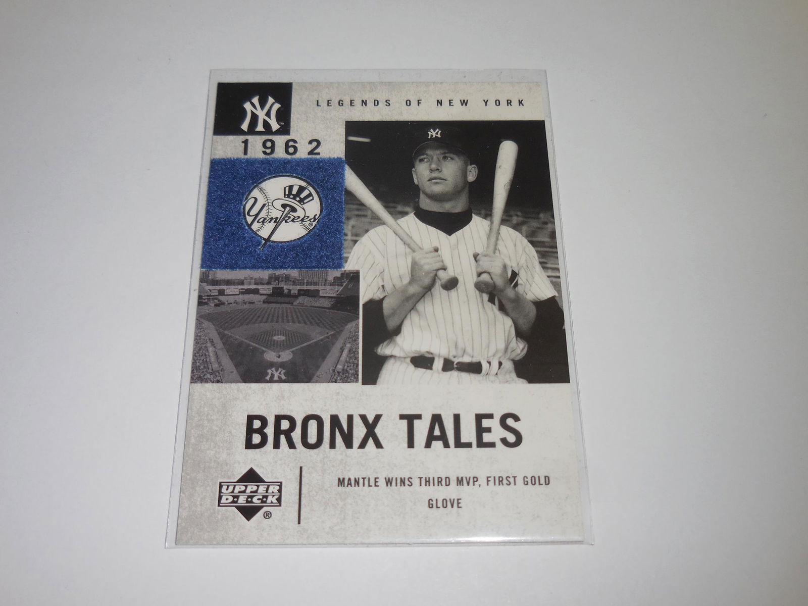 2001 UD LEGENDS OF NEW YORK MICKEY MANTLE YANKEES (1 of 2)
