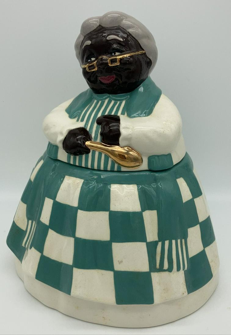 Carol Gifford Mammy Cookie Jar 24 Karat Gold Trim Black: Title: Carol Gifford Mammy Cookie Jar 24 Karat Gold Trim Black Americana Blue Date/Period: APPROX 1980'S Dimension: Approx 10" x 8" x 7" Material: Ceramic Additional Information: A BEAUTIFUL EXAMPLE O