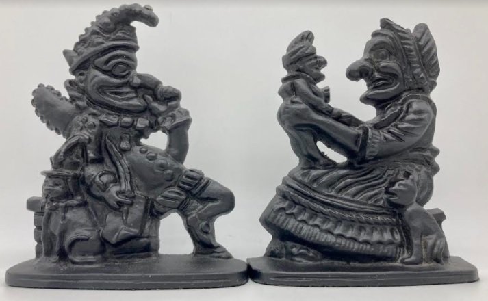 Wonderful Cast Iron Jester Punch & Judy Bookends: Title: Wonderful Cast Iron Jester Punch & Judy Bookends Doorstop Date/Period: Dimension: Approx 7 x 6 x 2 Material: Cast iron Additional Information: WONDERFUL CAST IRON JESTER PUNCH & JUDY BOOKENDS D
