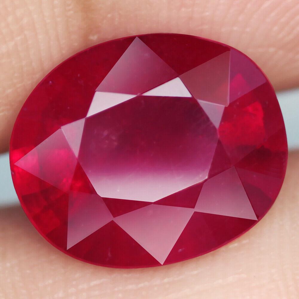 5,96 cts Natural Big Oval Blood Red Ruby (1 of 3)