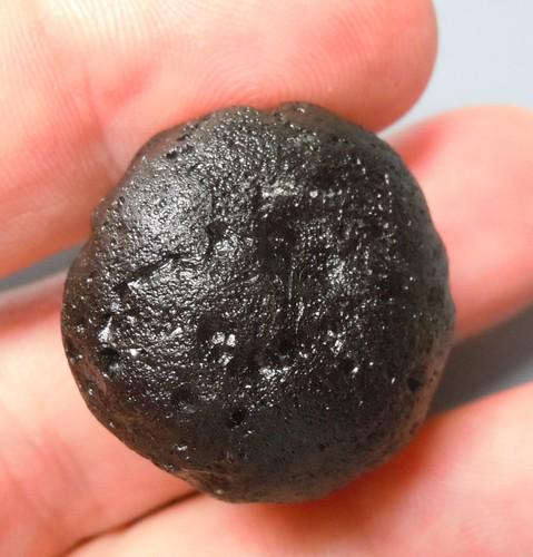 PHILIPPINITE TEKTITE - FROM METEORITE IMPACT: Title: PHILIPPINITE TEKTITE - FROM METEORITE IMPACT Origin: Paracale, Camarines Norte, Luzon, Philippines Size: 2.5x2x1.5 cm / 14 gram Description: oblate sphaeroid rizalite/phillipinite tektite. glos