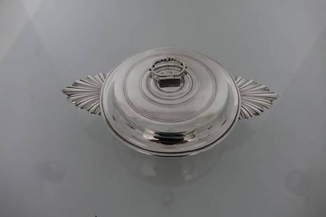 Early 18th Century Silver French ecuelle circa 1720: Title: Early 18th Century Silver French ecuelle circa 1720Description: A very early circular equelle and cover with applied decorative handles. A very early, circular ecuelle and cover with applied